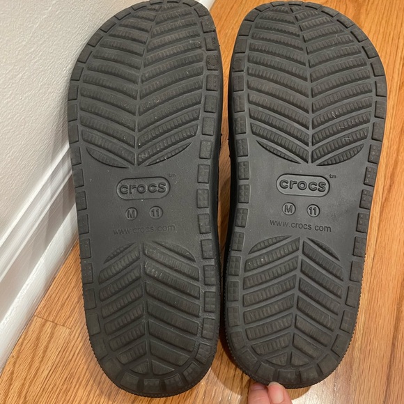 Black Fuzzy Slide Crocs Sandals - Mens Size 11 - Picture 2 of 5